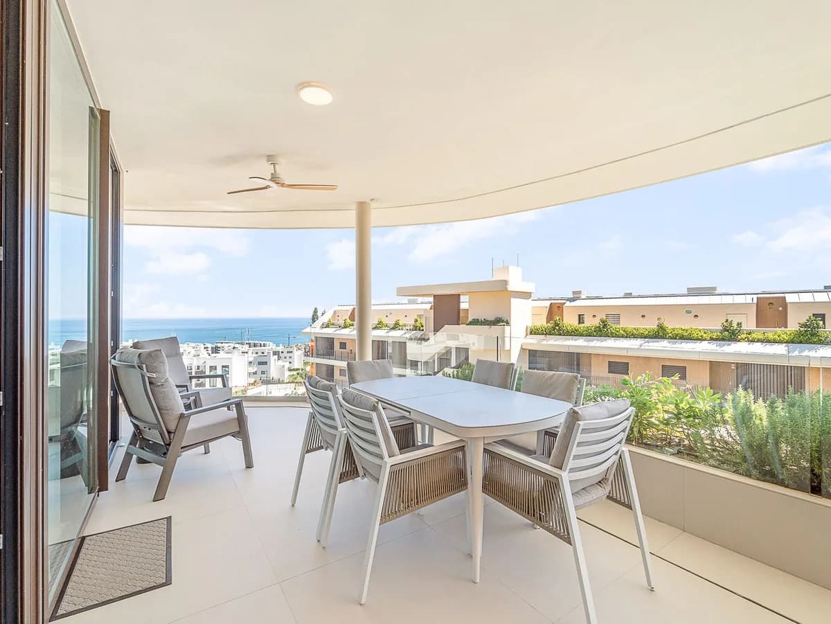 2 Bedroom Middle Floor Apartment for Sale in Fuengirola, Málaga