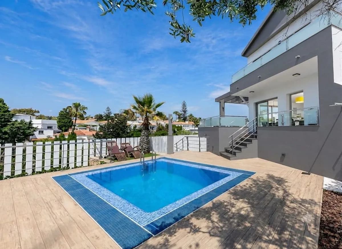 3 Bedroom Semi-Detached House for Sale in El Faro, Málaga