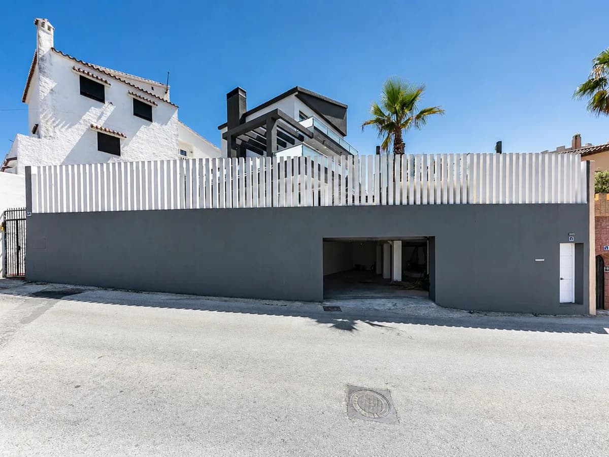 3 Bedroom Semi-Detached House for Sale in El Faro, Málaga - Image 3