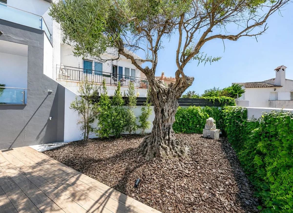 3 Bedroom Semi-Detached House for Sale in El Faro, Málaga - Image 9
