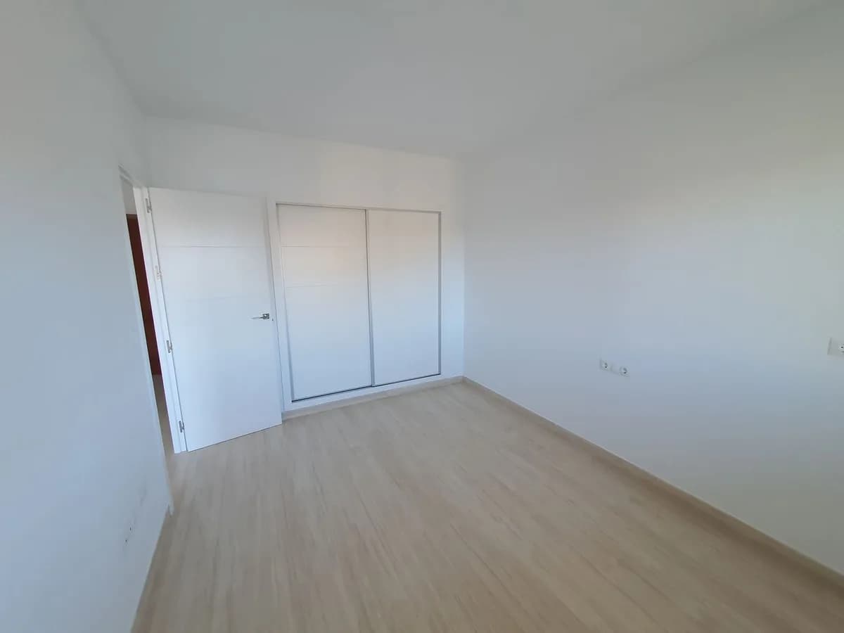 1 Bedroom Middle Floor Apartment for Sale in Fuengirola, Málaga - Image 9