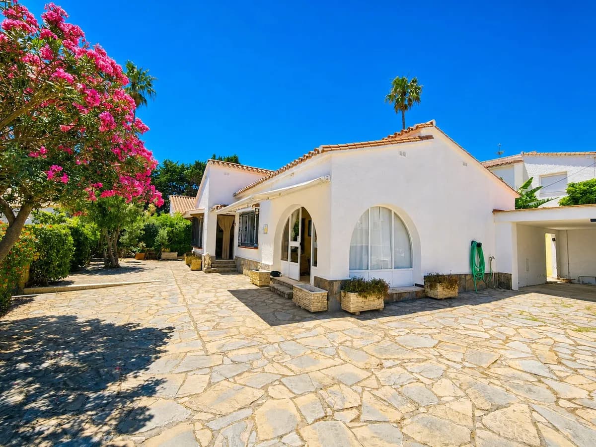 3 Bedroom Detached Villa for Sale in La Duquesa, Málaga