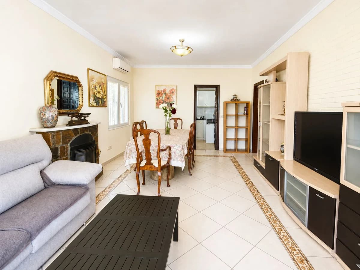 3 Bedroom Detached Villa for Sale in La Duquesa, Málaga - Image 7