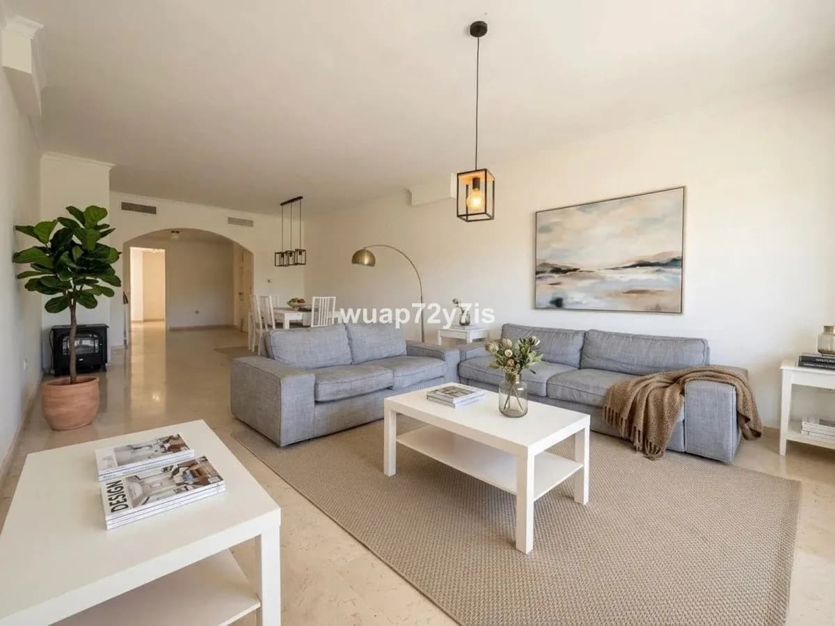 3 Bedroom Middle Floor Apartment for Sale in Elviria, Málaga - Image 2