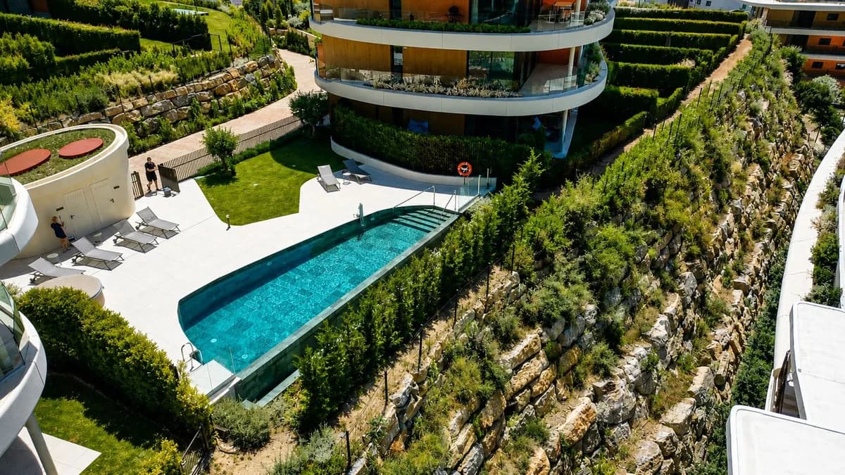 2 Bedroom Middle Floor Apartment for Sale in Fuengirola, Málaga - Image 8
