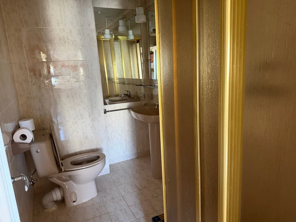 3 Bedroom Middle Floor Apartment for Sale in Los Boliches, Málaga - Image 6