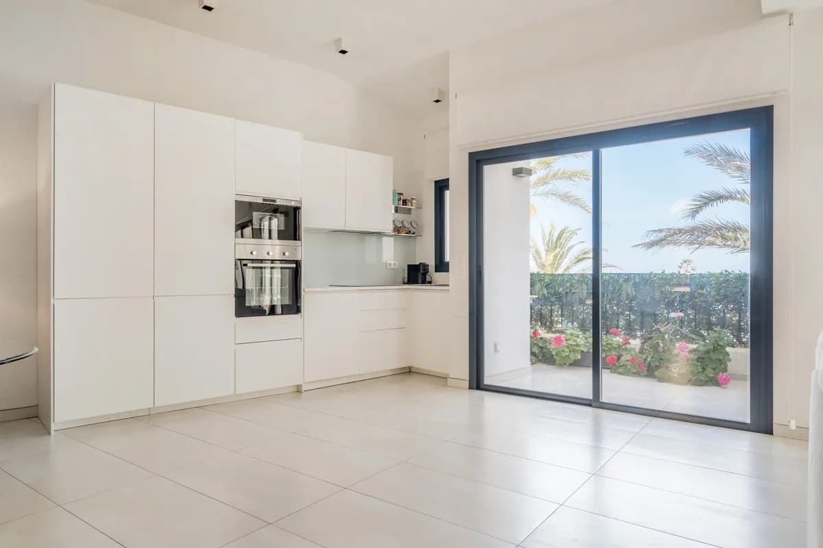 2 Bedroom Penthouse for Sale in Puerto de Cabopino, Málaga - Image 3