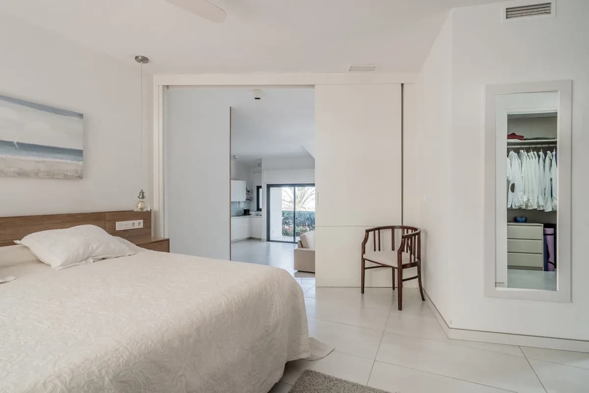 2 Bedroom Penthouse for Sale in Puerto de Cabopino, Málaga - Image 4
