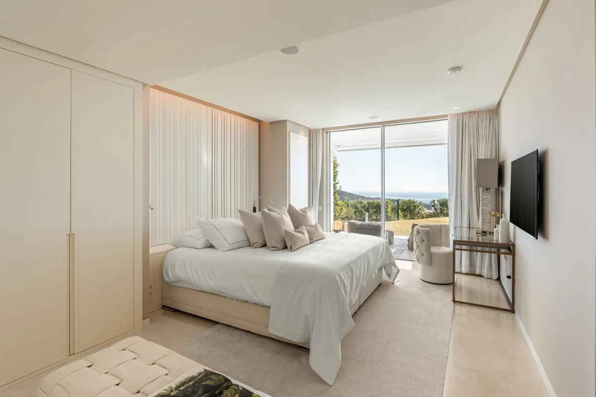 3 Bedroom Middle Floor Apartment for Sale in Ojén, Málaga - Image 6