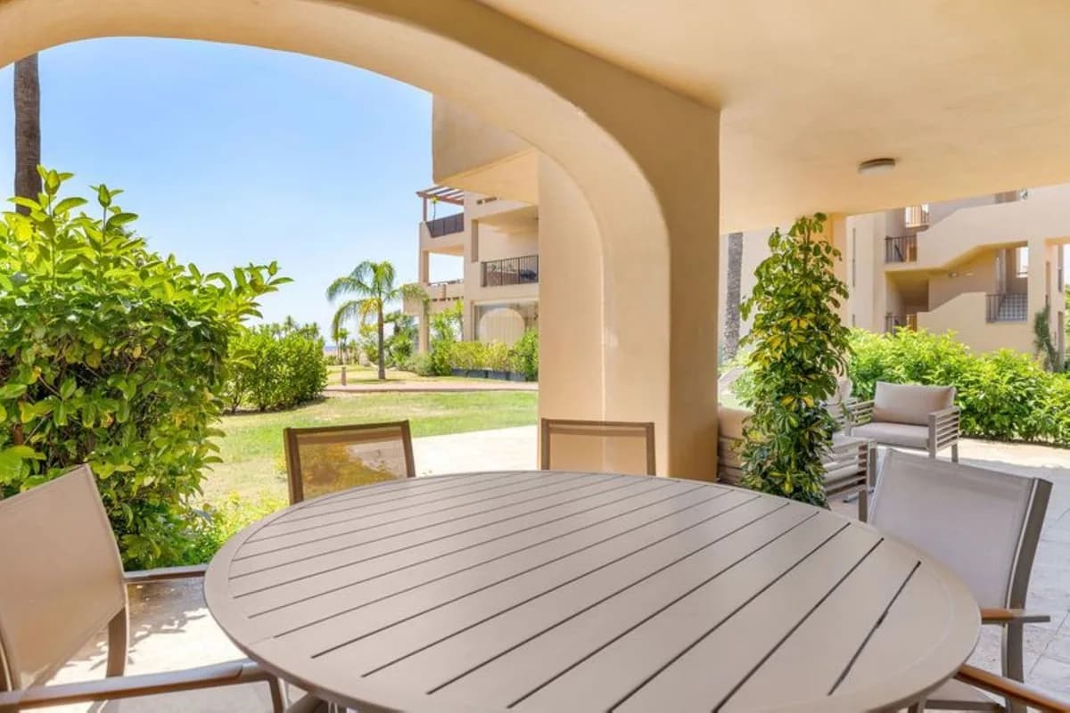 3 Bedroom Ground Floor Apartment for Sale in Benahavís, Málaga - Image 5