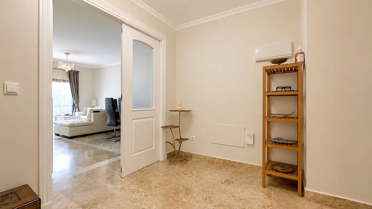 2 Bedroom Ground Floor Apartment for Sale in San Pedro de Alcántara, Málaga - Image 2
