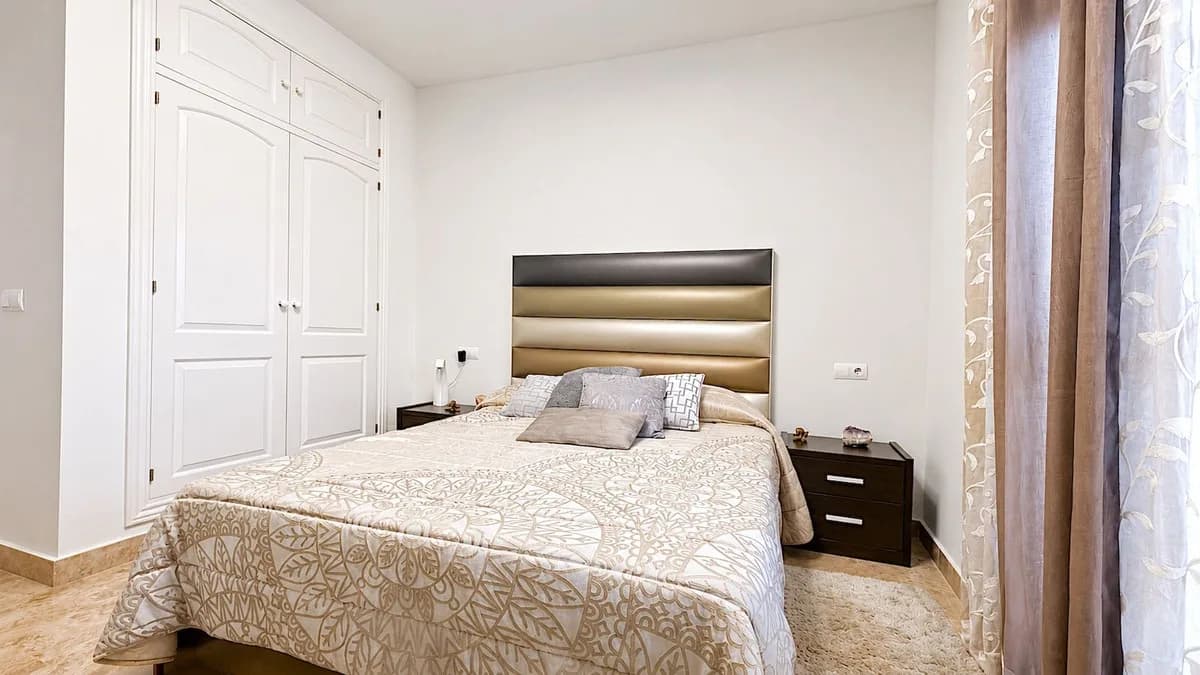 2 Bedroom Ground Floor Apartment for Sale in San Pedro de Alcántara, Málaga - Image 4