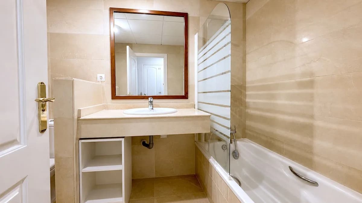 2 Bedroom Ground Floor Apartment for Sale in San Pedro de Alcántara, Málaga - Image 5
