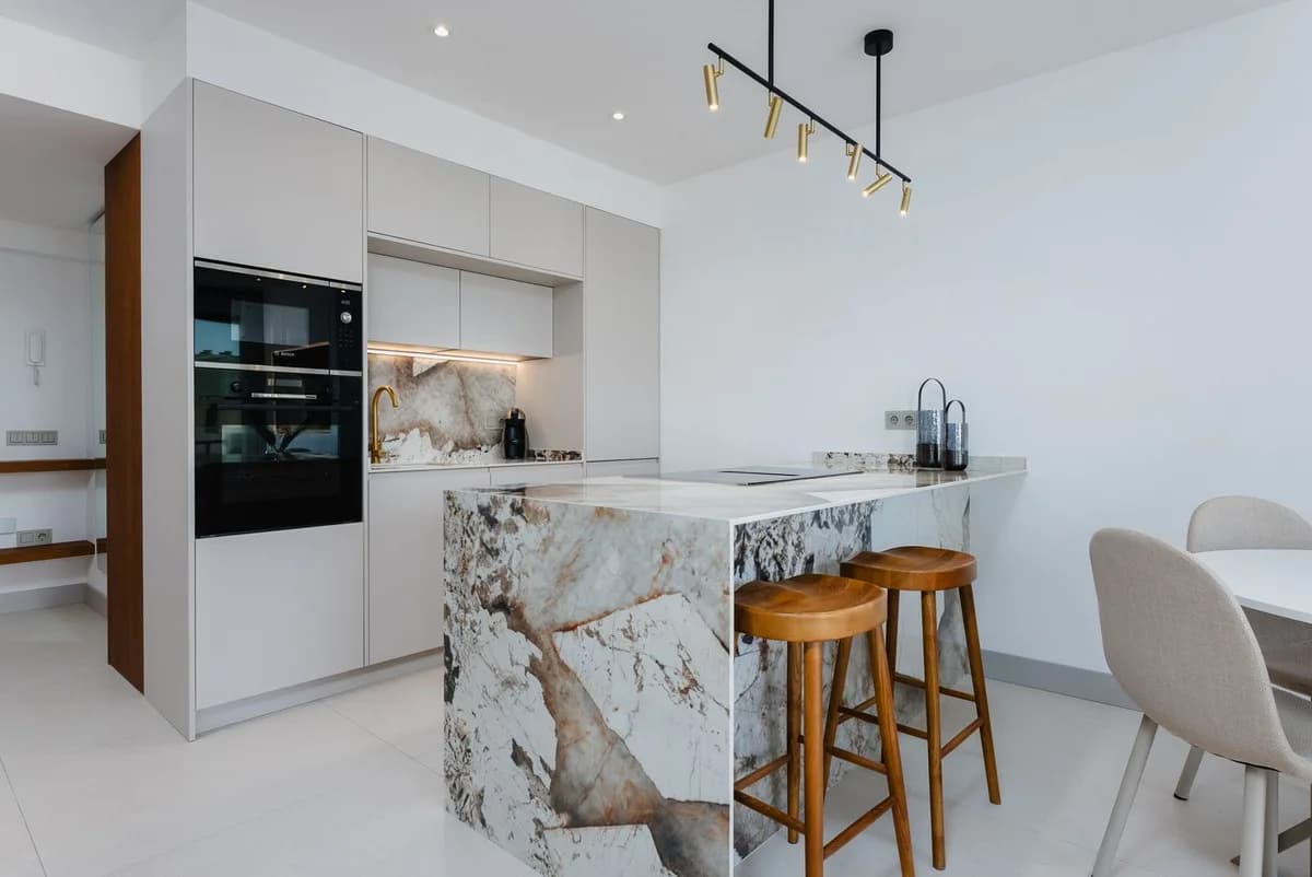 2 Bedroom Top Floor Apartment for Sale in Fuengirola, Málaga - Image 8