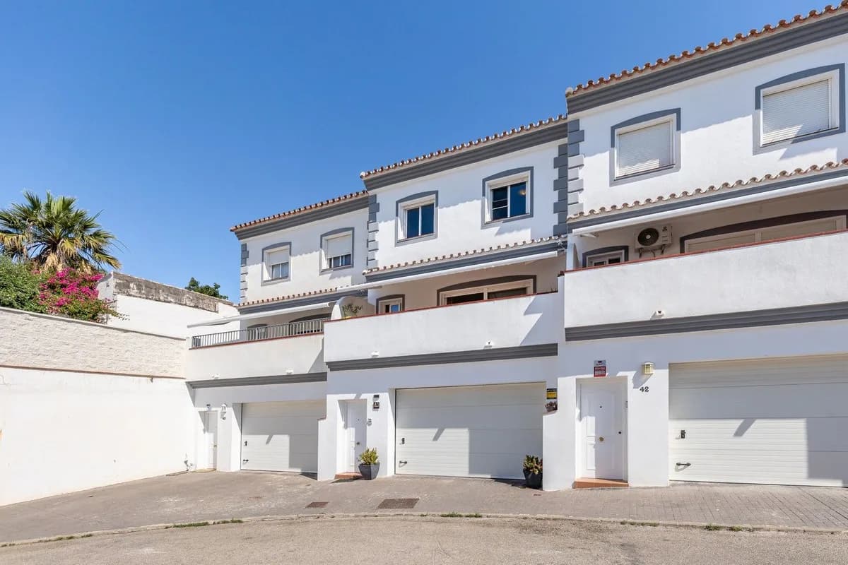 3 Bedroom Townhouse for Sale in Coín, Málaga - Image 2