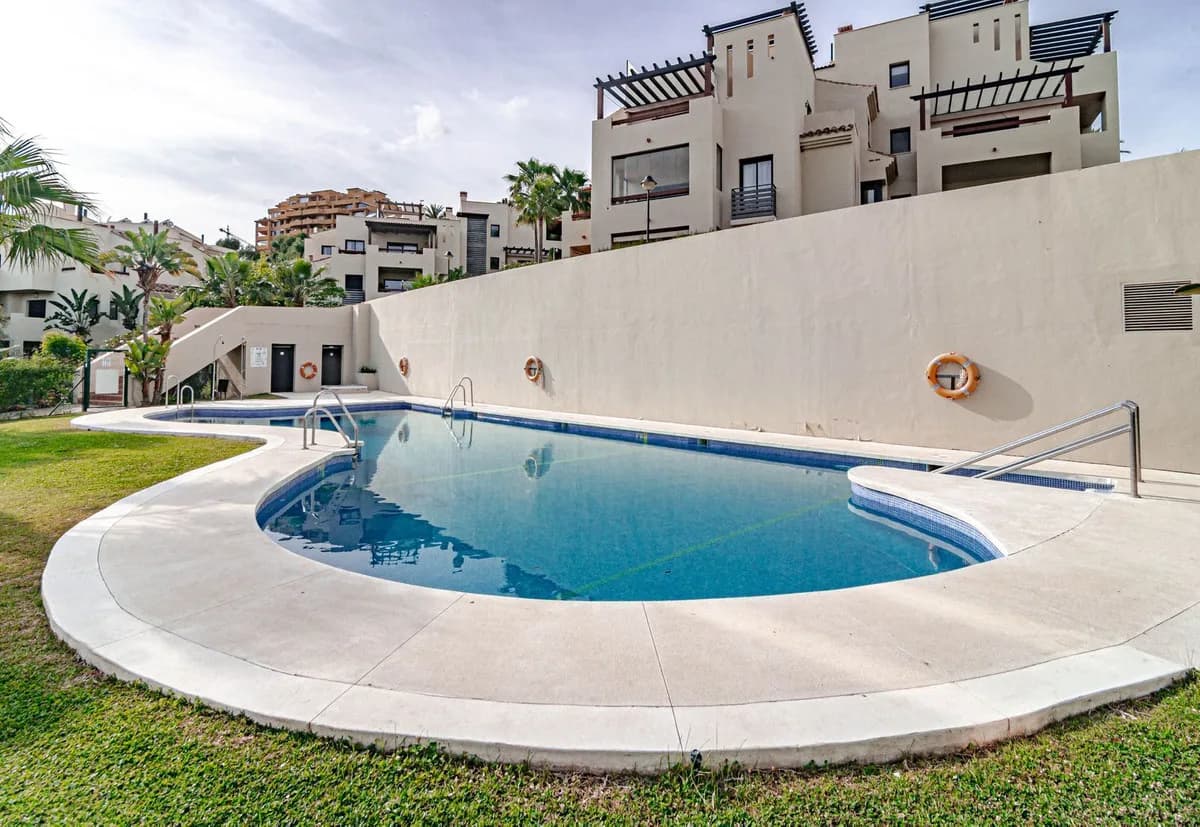 2 Bedroom Penthouse for Sale in Selwo, Málaga - Image 2
