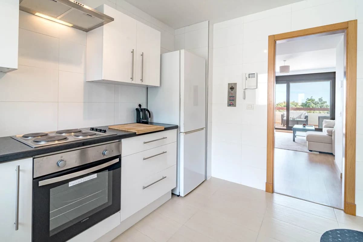 2 Bedroom Penthouse for Sale in Selwo, Málaga - Image 7
