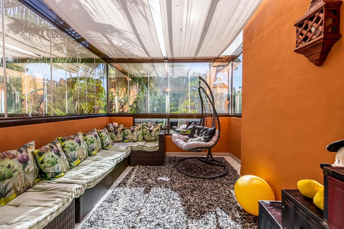 2 Bedroom Middle Floor Apartment for Sale in Nueva Andalucía, Málaga - Image 3