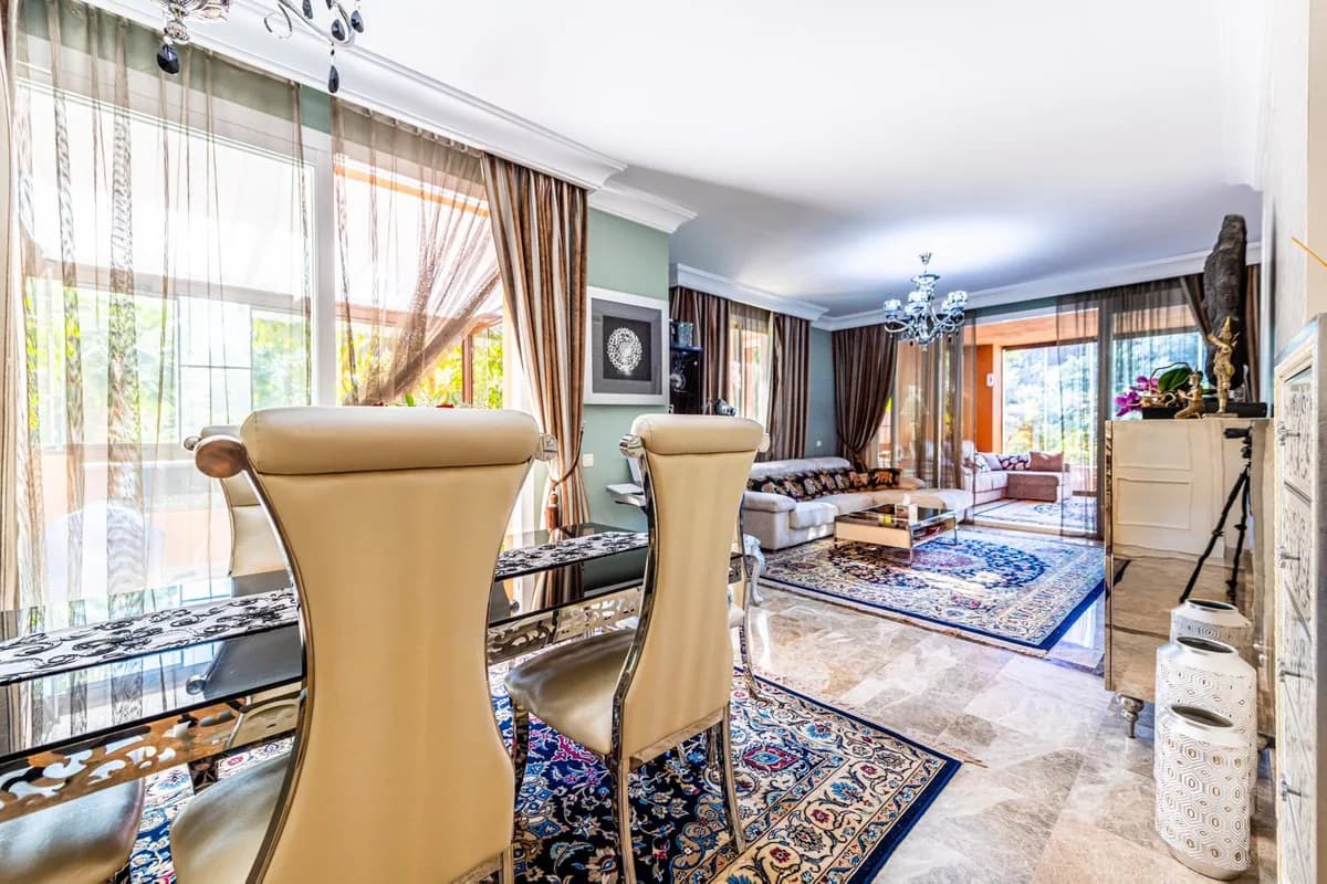 2 Bedroom Middle Floor Apartment for Sale in Nueva Andalucía, Málaga - Image 8