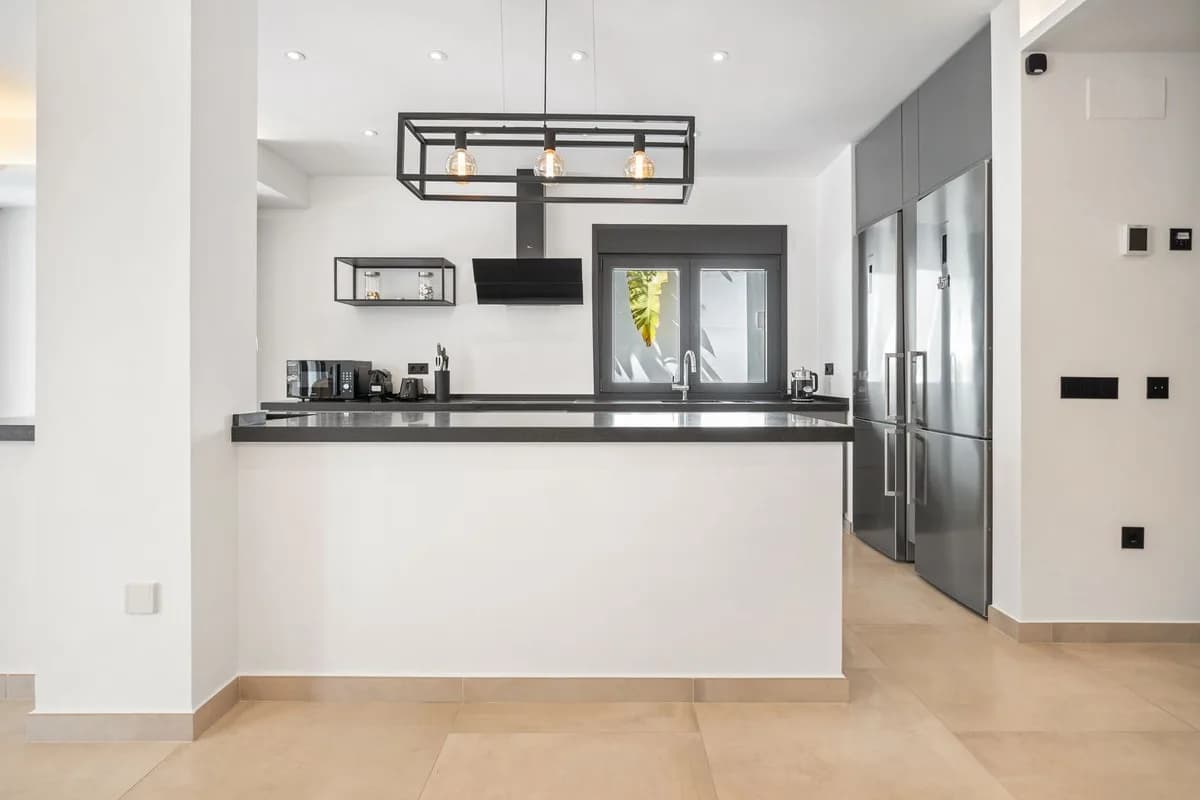 4 Bedroom Detached Villa for Sale in Marbesa, Málaga - Image 7