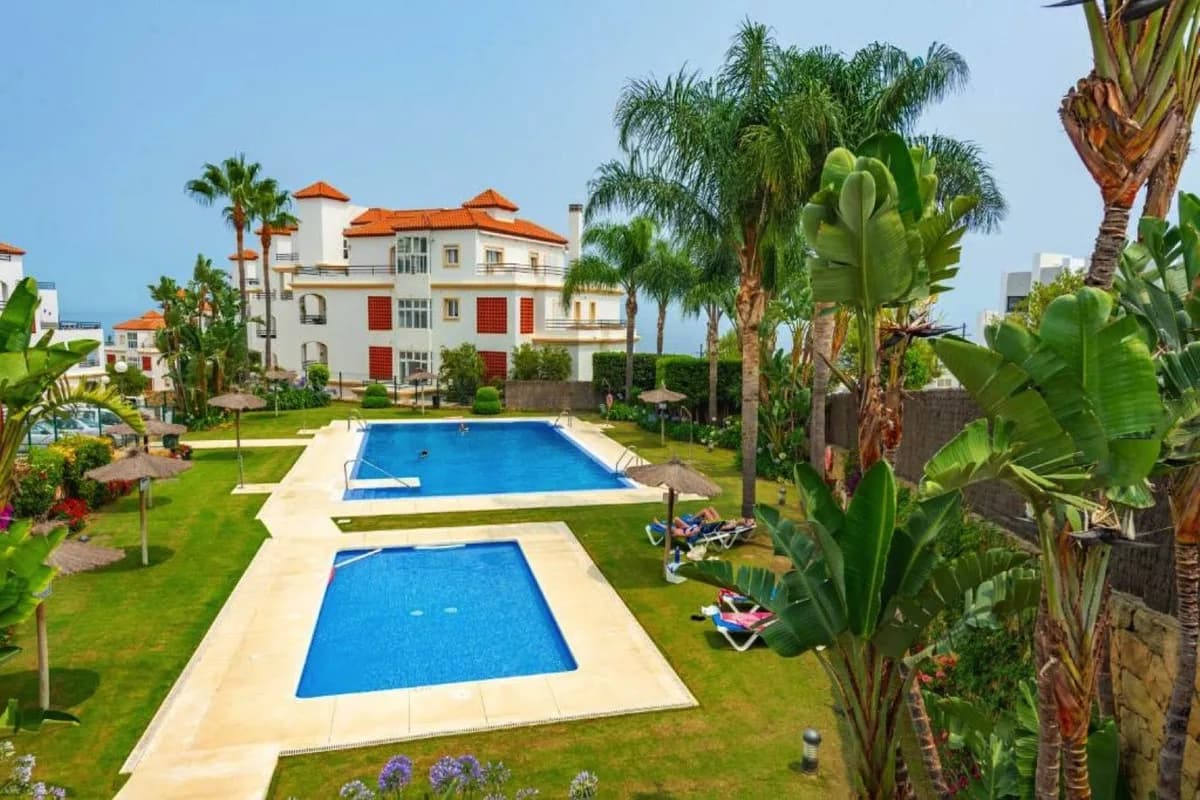 2 Bedroom Ground Floor Apartment for Sale in La Duquesa, Málaga
