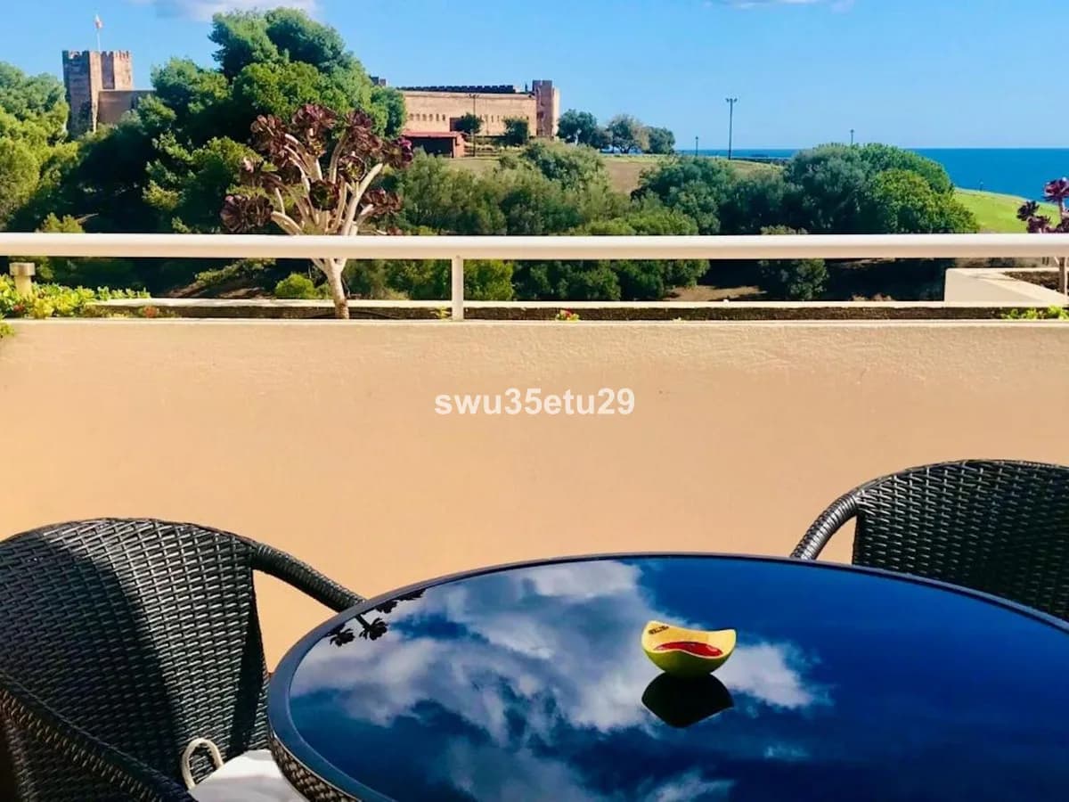 1 Bedroom Top Floor Apartment for Sale in Fuengirola, Málaga - Image 2