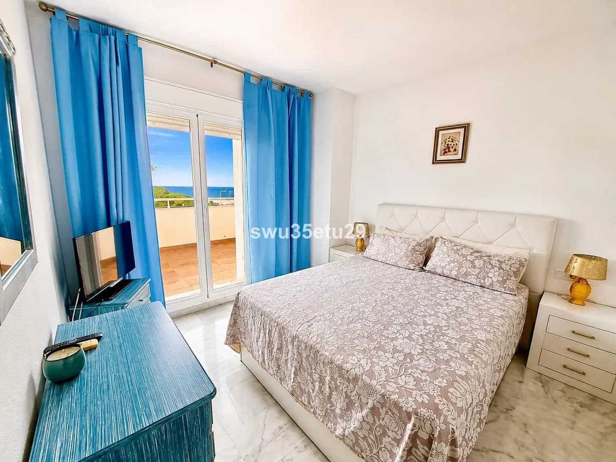 1 Bedroom Top Floor Apartment for Sale in Fuengirola, Málaga - Image 4