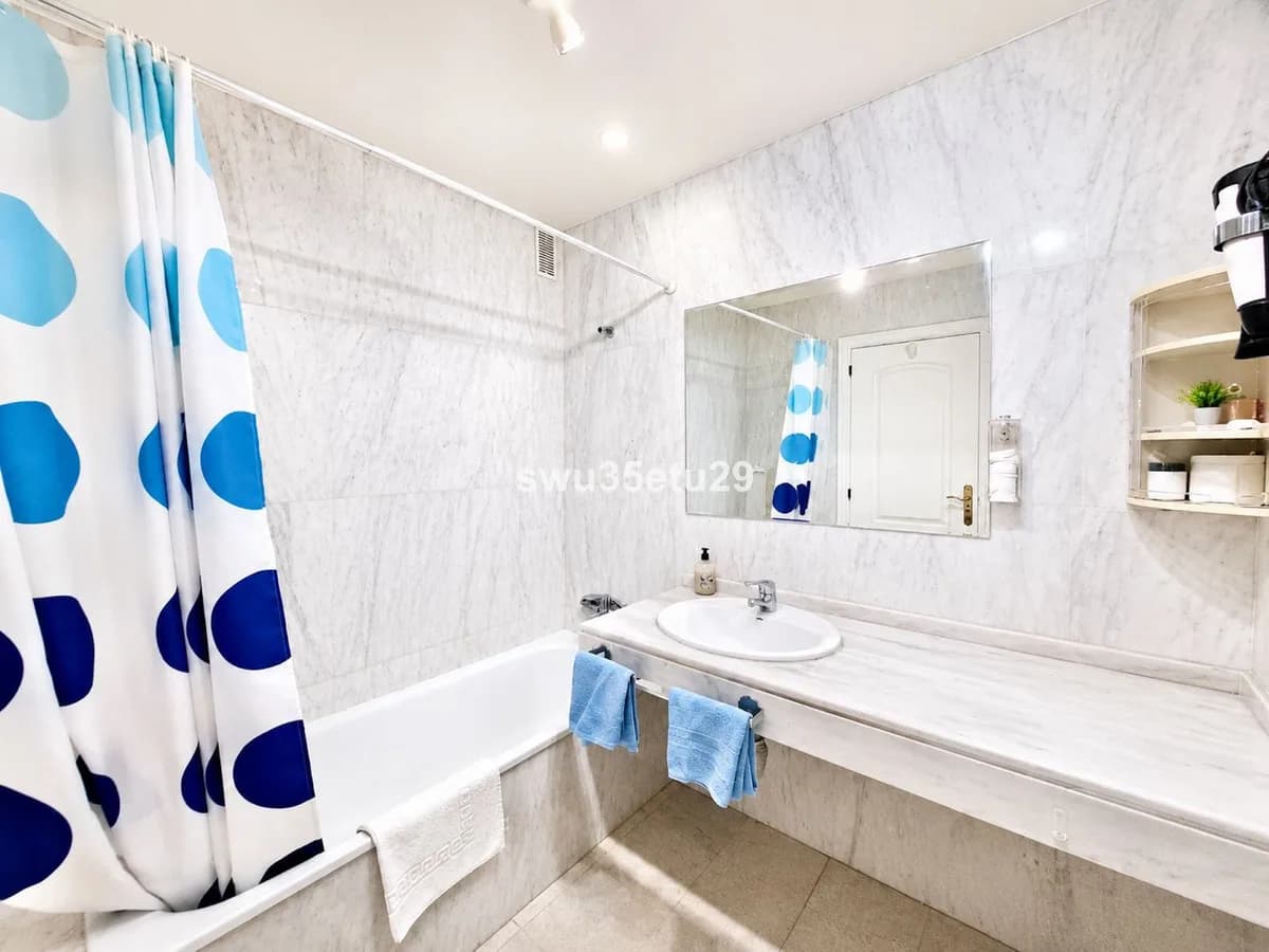 1 Bedroom Top Floor Apartment for Sale in Fuengirola, Málaga - Image 7