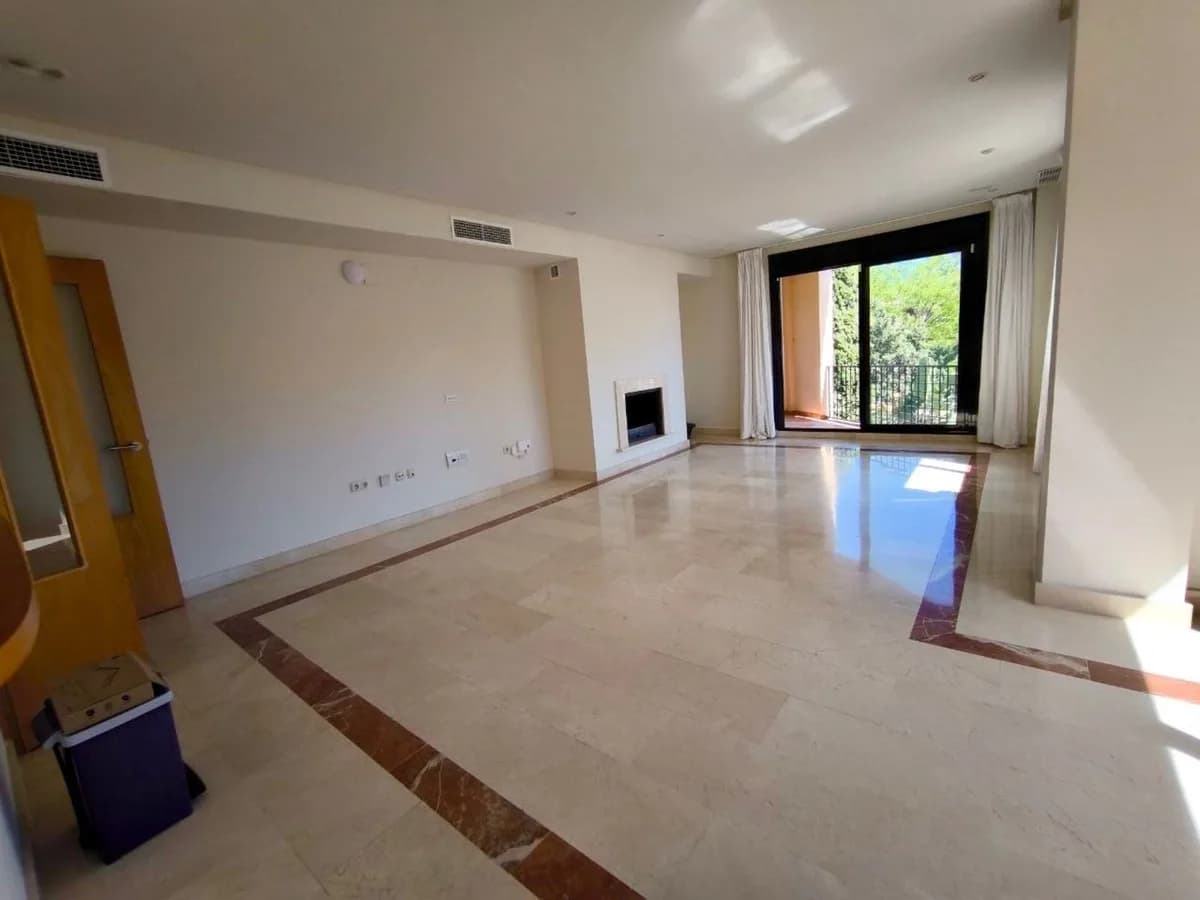 2 Bedroom Penthouse for Sale in Puerto Banús, Málaga - Image 8