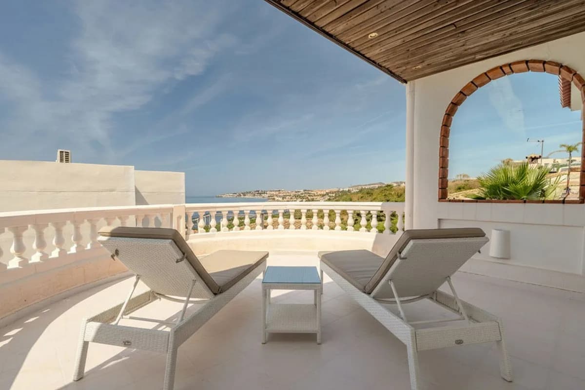 6 Bedroom Detached Villa for Sale in El Faro, Málaga - Image 4