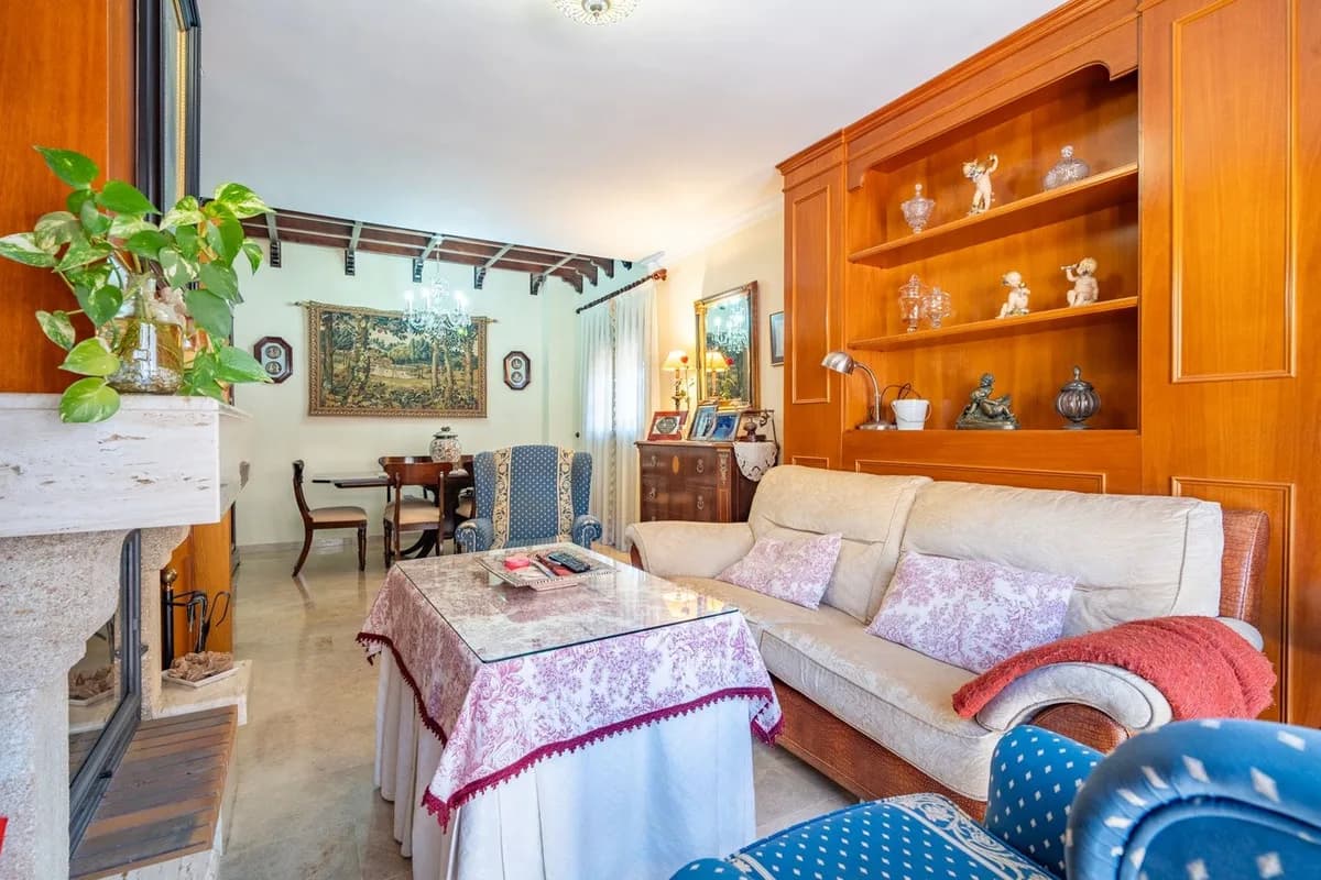 4 Bedroom Semi-Detached House for Sale in Churriana, Málaga - Image 5