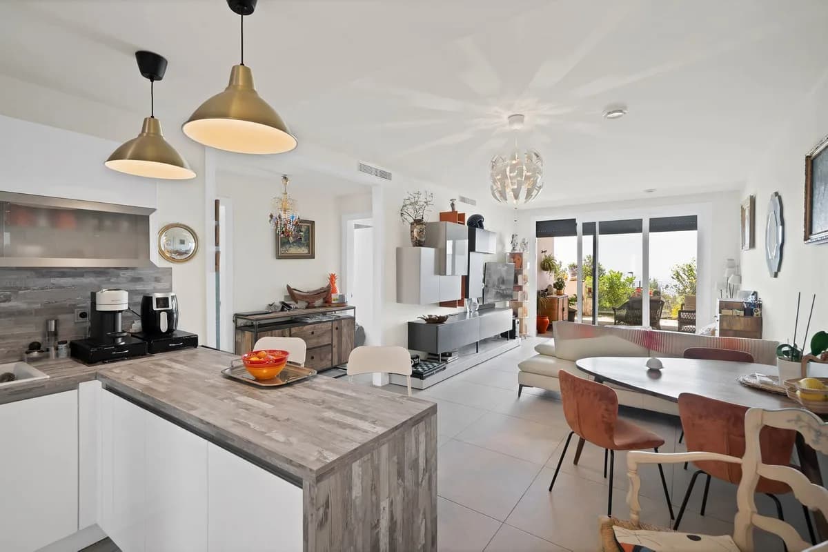 2 Bedroom Ground Floor Apartment for Sale in Benalmadena, Málaga - Image 4