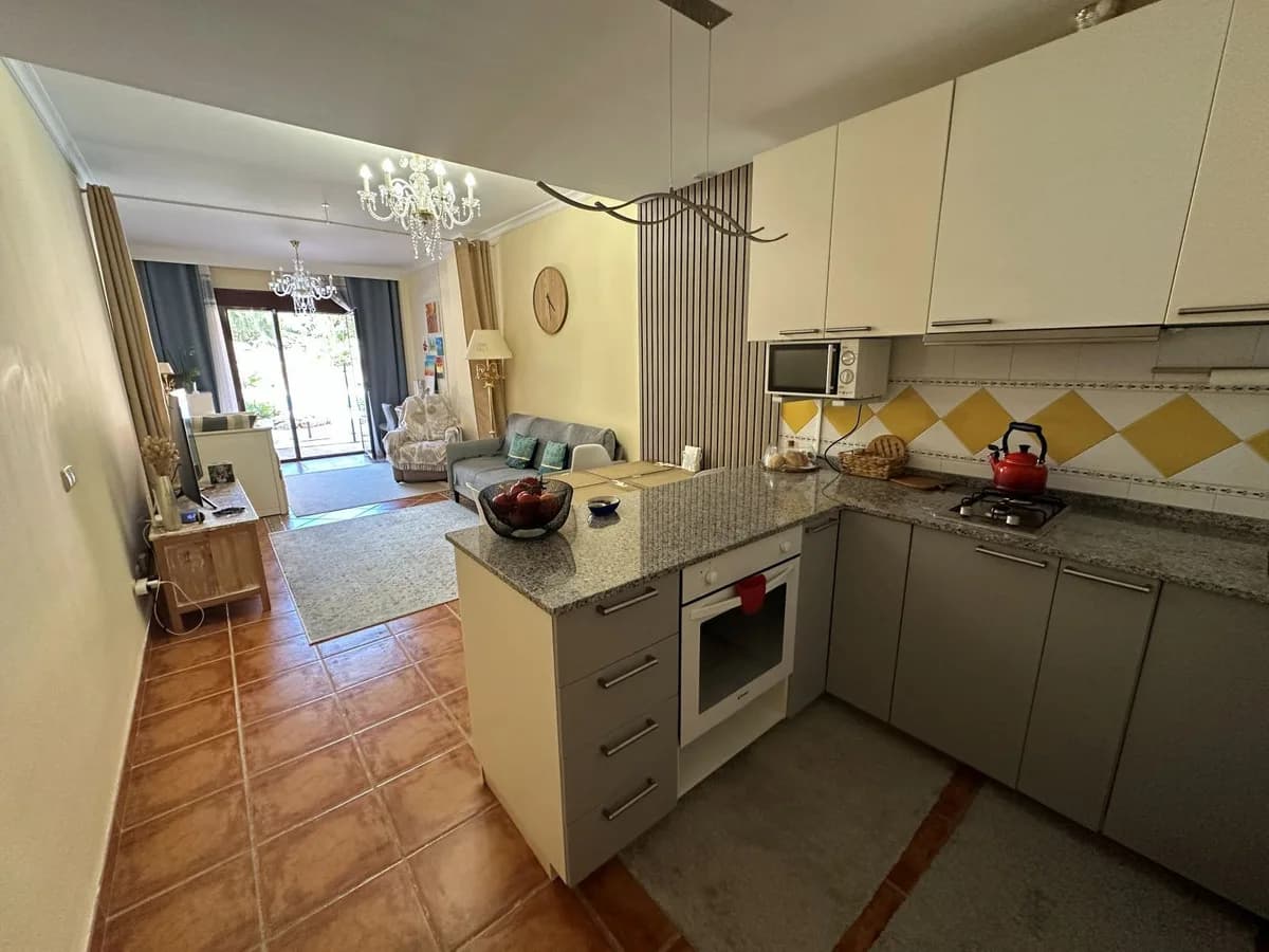 1 Bedroom Middle Floor Apartment for Sale in Benahavís, Málaga - Image 7