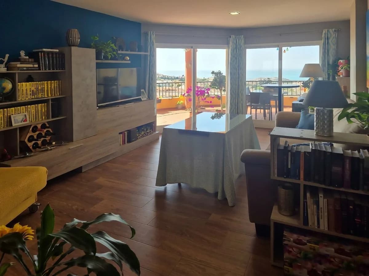 2 Bedroom Top Floor Apartment for Sale in Riviera del Sol, Málaga - Image 7