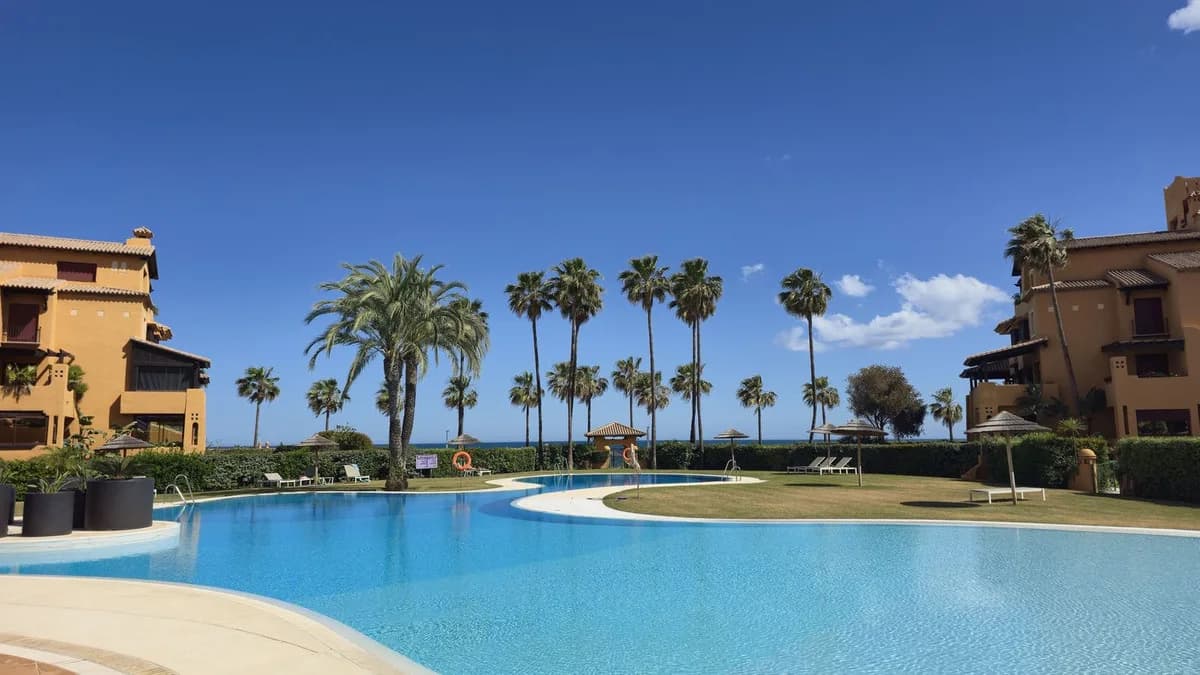 3 Bedroom Middle Floor Apartment for Sale in Estepona, Málaga