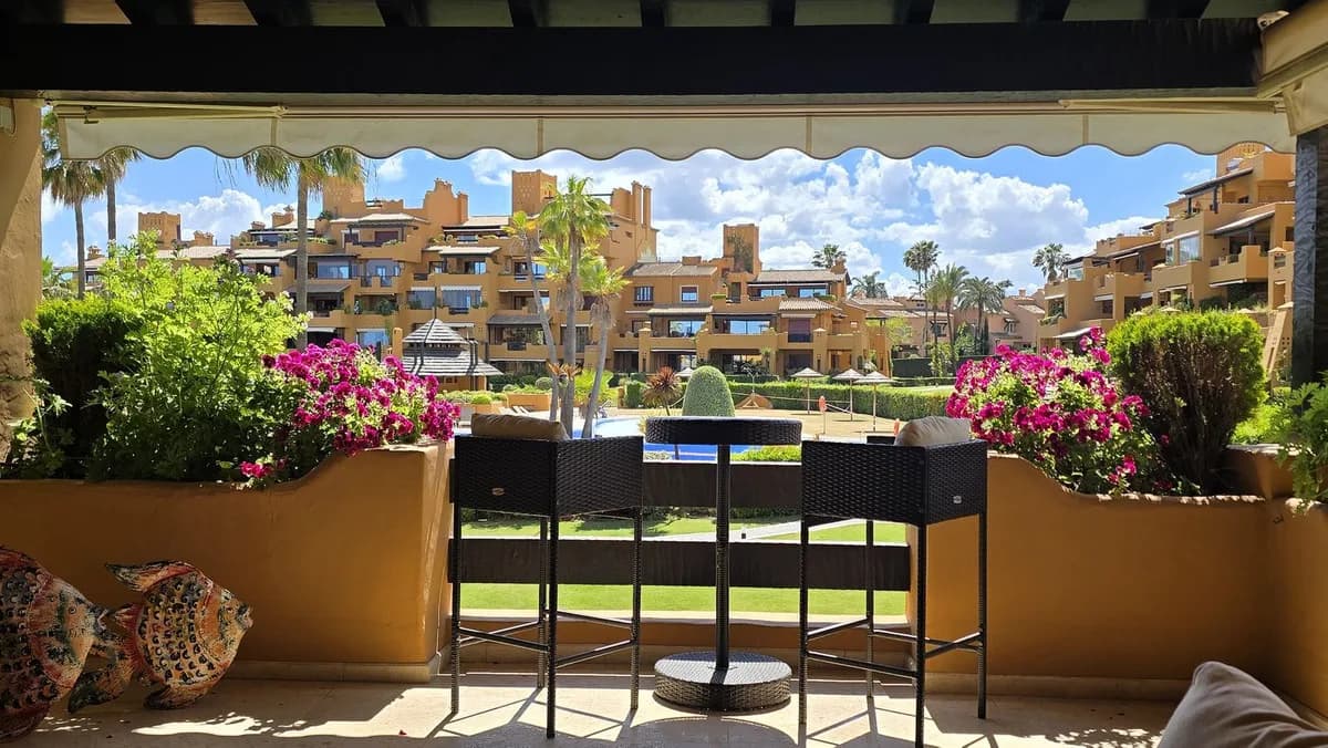3 Bedroom Middle Floor Apartment for Sale in Estepona, Málaga - Image 9