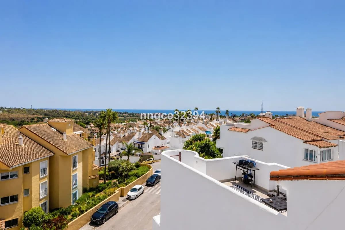 3 Bedroom Penthouse Duplex for Sale in New Golden Mile, Málaga - Image 6