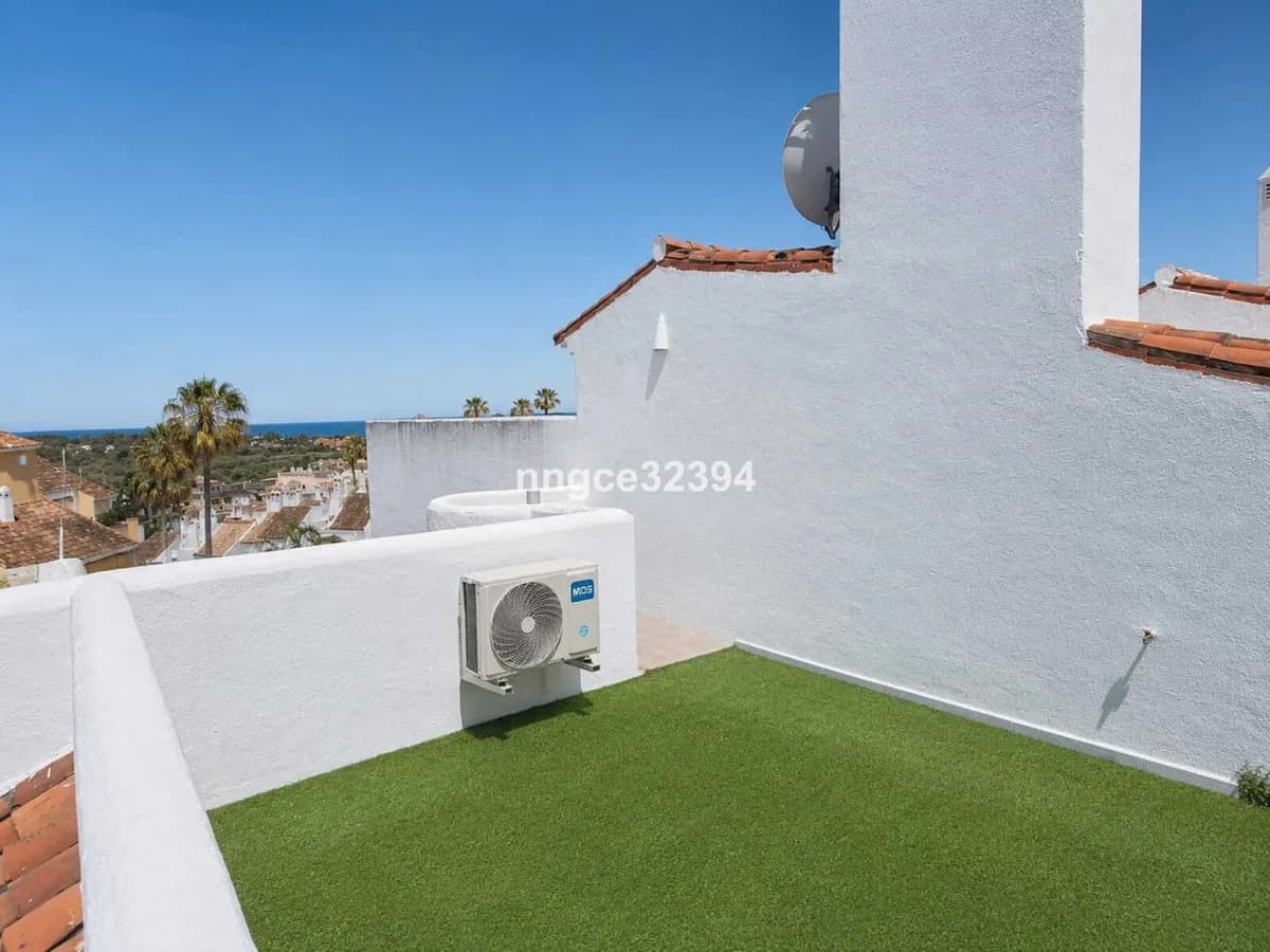3 Bedroom Penthouse Duplex for Sale in New Golden Mile, Málaga - Image 8