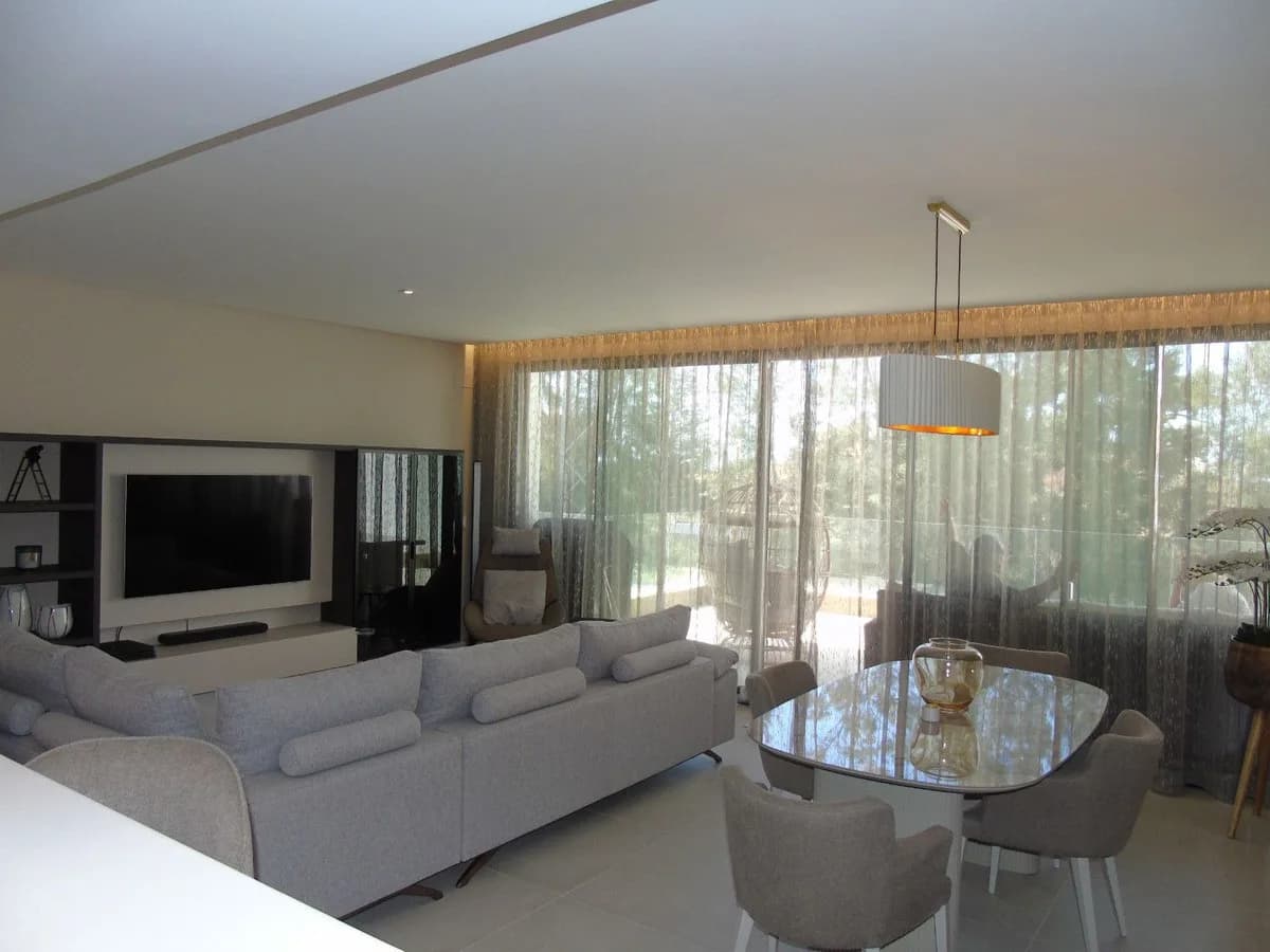 3 Bedroom Penthouse for Sale in Marbella, Málaga - Image 2
