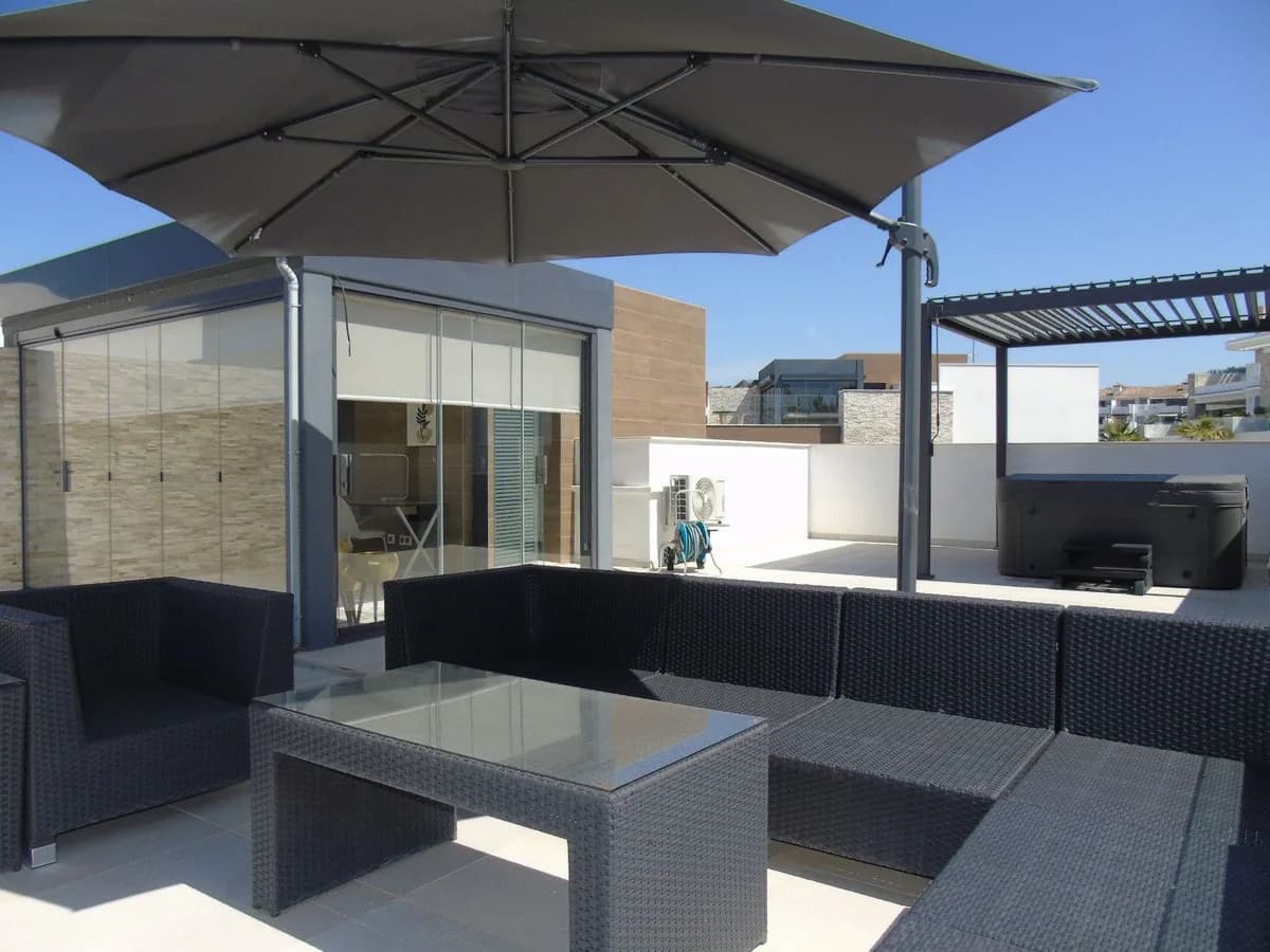 3 Bedroom Penthouse for Sale in Marbella, Málaga - Image 7