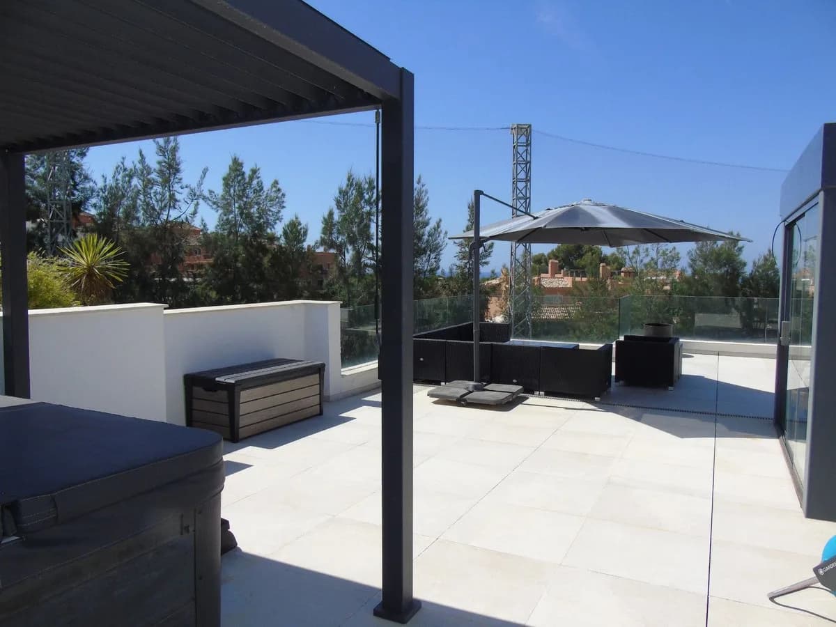 3 Bedroom Penthouse for Sale in Marbella, Málaga - Image 9