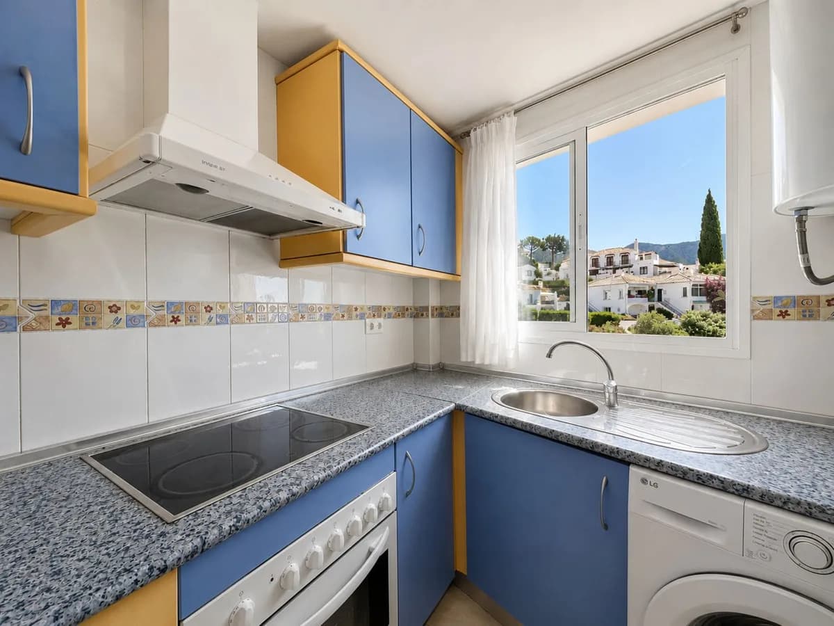 1 Bedroom Middle Floor Apartment for Sale in Mijas, Málaga - Image 7