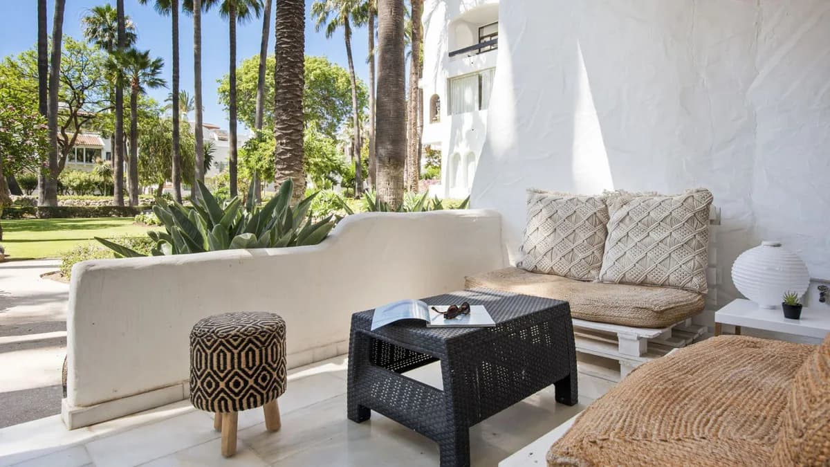 2 Bedroom Ground Floor Apartment for Sale in Puerto Banús, Málaga
