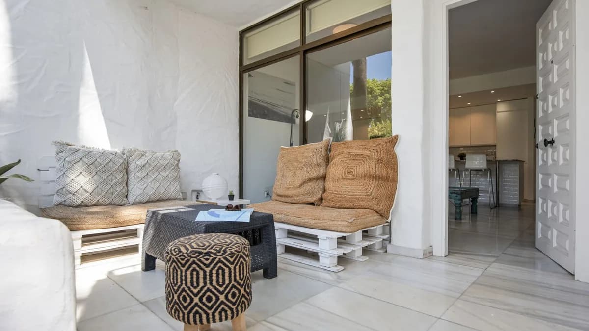 2 Bedroom Ground Floor Apartment for Sale in Puerto Banús, Málaga - Image 2