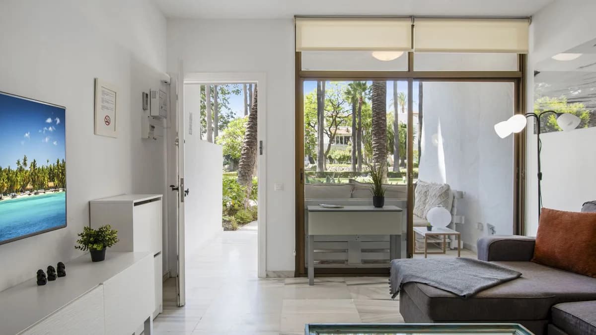 2 Bedroom Ground Floor Apartment for Sale in Puerto Banús, Málaga - Image 4