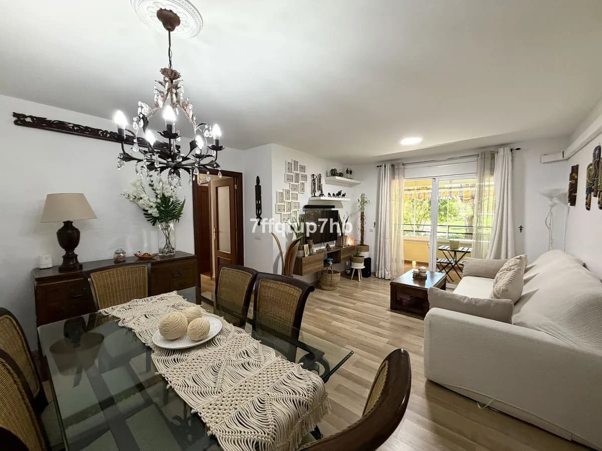 4 Bedroom Middle Floor Apartment for Sale in Estepona, Málaga - Image 7