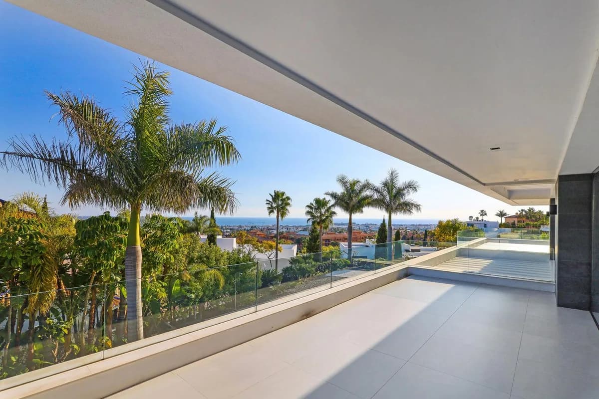 6 Bedroom Detached Villa for Sale in Los Flamingos, Málaga - Image 2