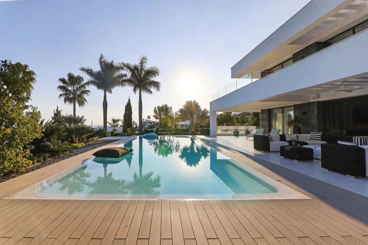 6 Bedroom Detached Villa for Sale in Los Flamingos, Málaga - Image 6