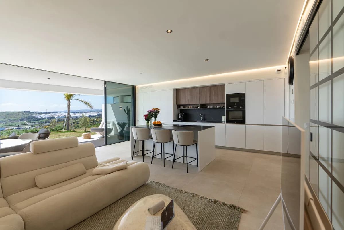 3 Bedroom Ground Floor Apartment for Sale in Estepona, Málaga - Image 9