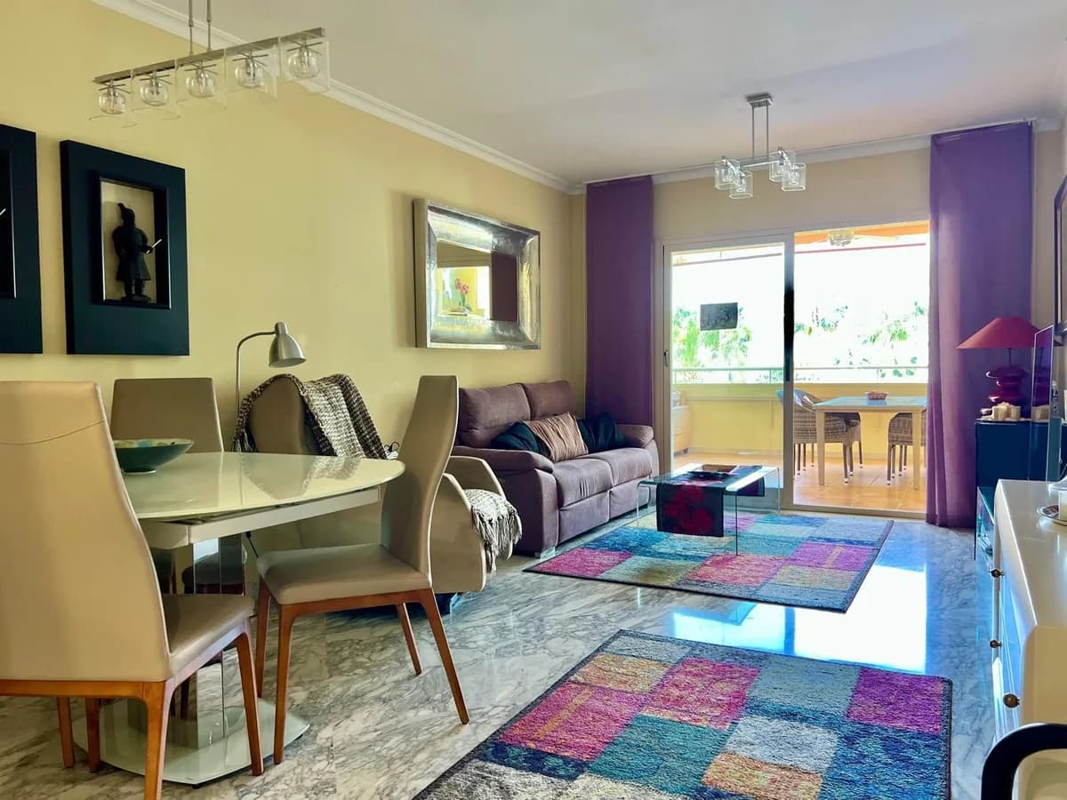2 Bedroom Middle Floor Apartment for Sale in El Faro, Málaga - Image 2